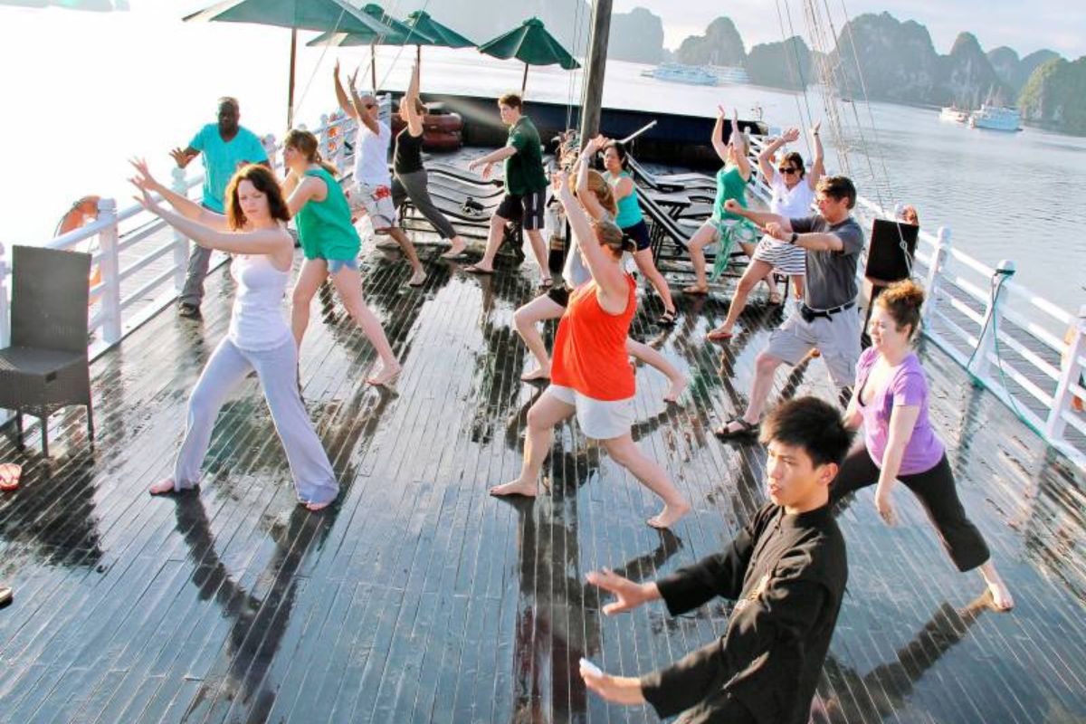 Taichi sur la Baie d'Halong