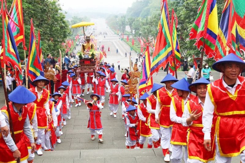 la festa del tempio dei re hung, conosciuta anche come anniversario della morte dei re hung (fonte baodantoc.vn)