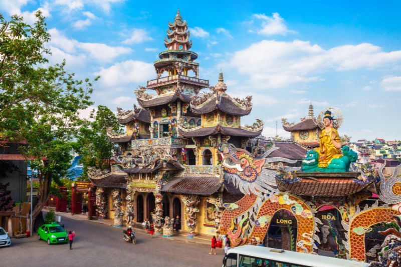 Pagoda Linh Phuoc en Dalat - Fuente: Canva