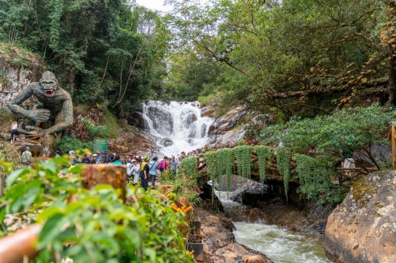 la cascata di datanla - la meta ideale per esplorare la natura selvaggia (fonte vov.vn)