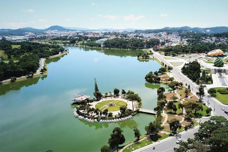 lago di xuan huong (fonte vietnam arilines)