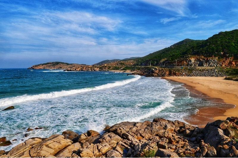 con le acque cristalline, fare il bagno nella spiaggia di rang è un’esperienza meravigliosa. (fonte vinwonders)