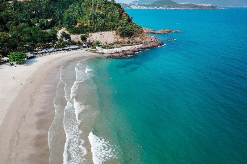 spiaggia di nhu tien con la sua bellezza selvaggia e l’atmosfera tranquilla
