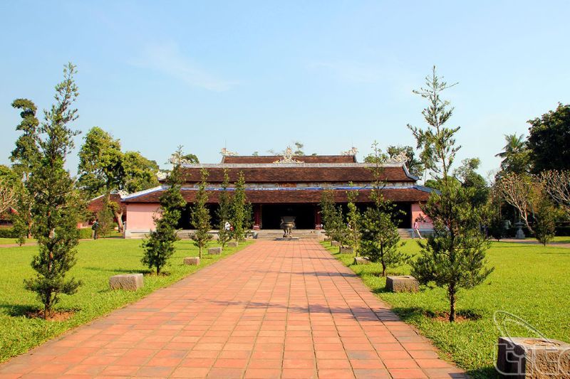 il santuario dai hung è il santuario principale, imponente e antico della pagoda thien mu (foto huy hoang)
