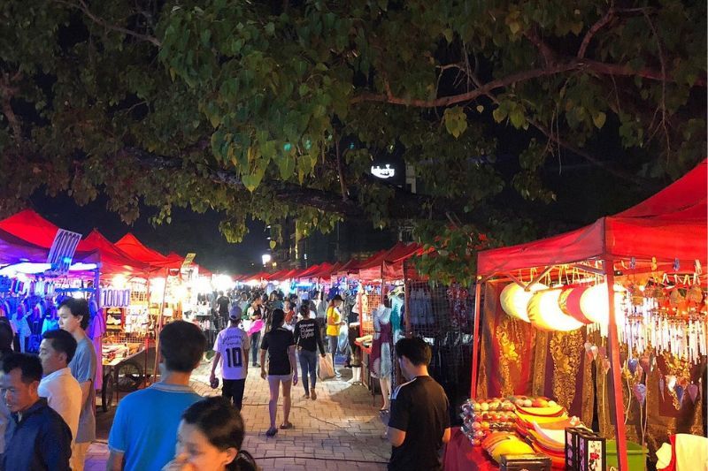 mercato notturno di vientiane city fonte tripadvisor