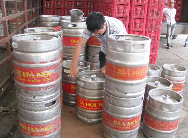 birra vietnamita alla spina non pastorizzata "bia hơi" (fonte: flavorsofhanoicom)