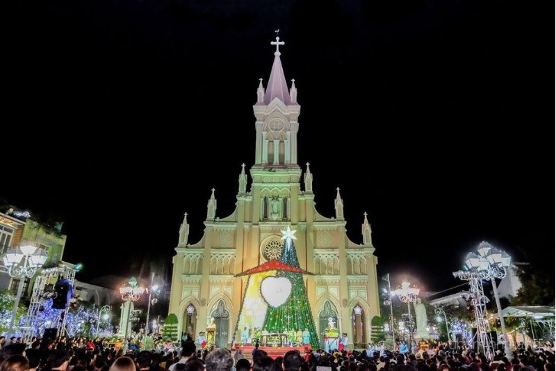 cattedrale di da nang durante il natale (fonte vinpearl.com)